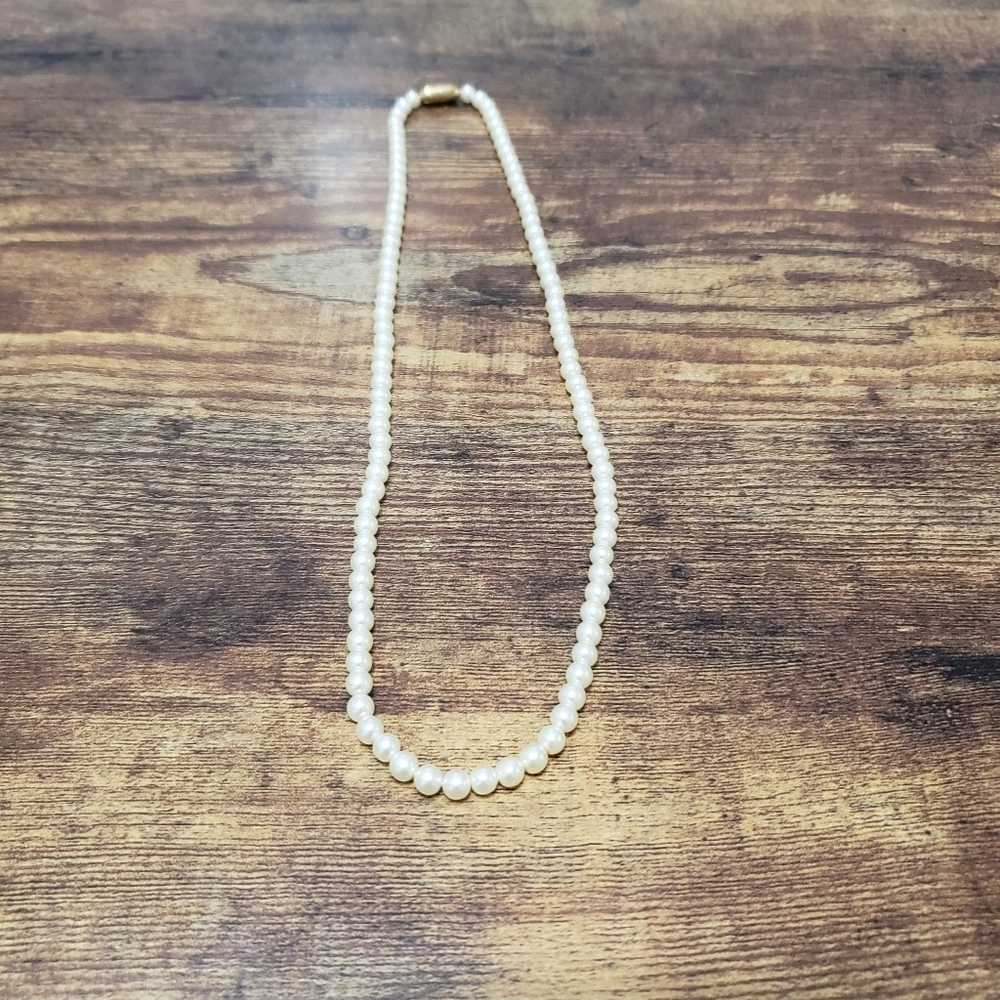 pearl bead necklace